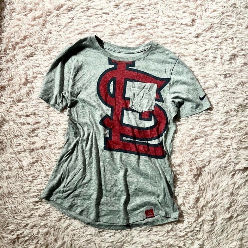 Nike MLB Sportswear STL Cardinals Bush Stadium Tshirt Womens M Baseball Athlete